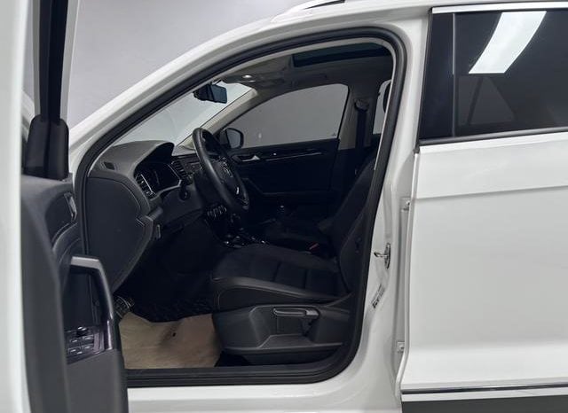 
								Volkswagen T-Roc, 2020 full									