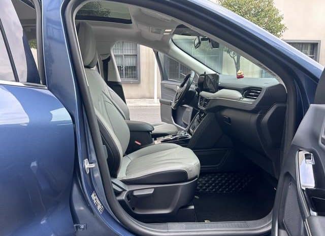 
								Ford Escape (IV), 2022 full									