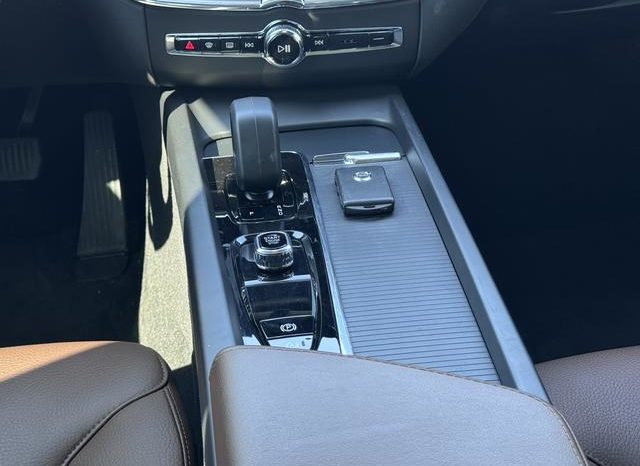 
								Volvo XC60, 2023 full									