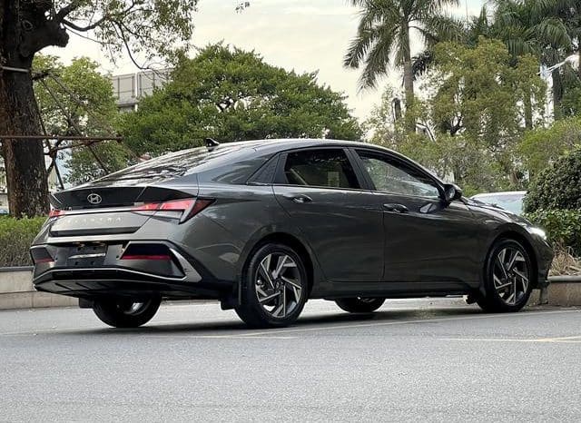 
								Hyundai Elantra (VII), 2023 full									