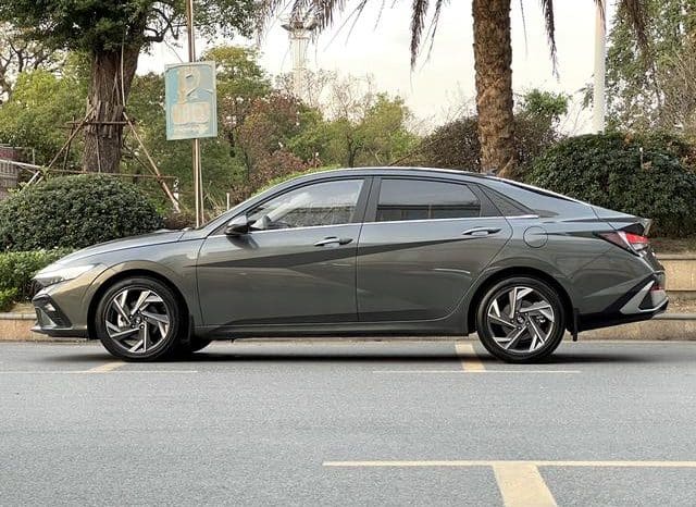 
								Hyundai Elantra (VII), 2023 full									