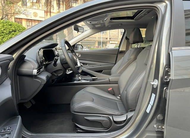 
								Hyundai Elantra (VII), 2023 full									