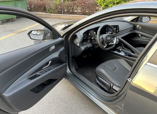 
								Hyundai Elantra (VII), 2023 full									