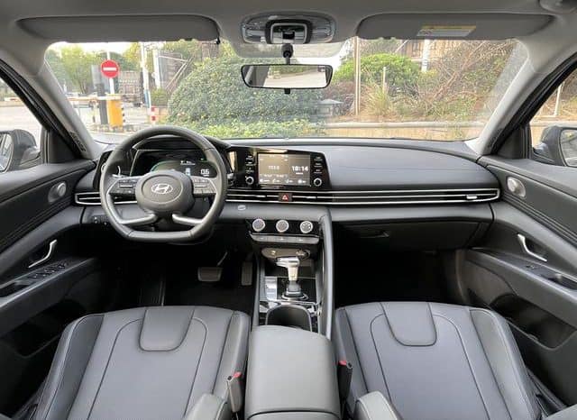 
								Hyundai Elantra (VII), 2023 full									