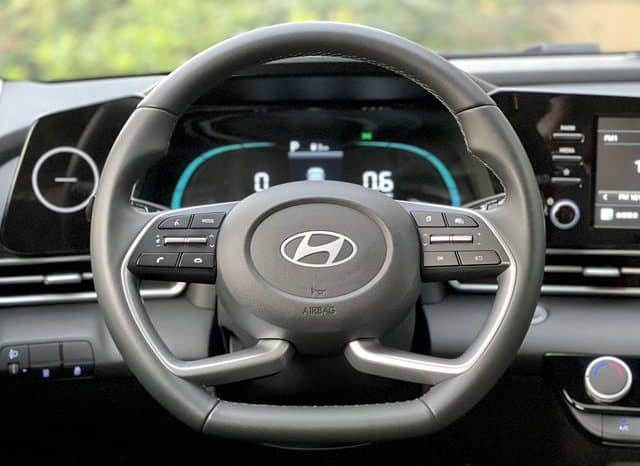 
								Hyundai Elantra (VII), 2023 full									
