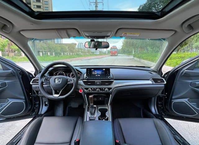 
								Honda Accord, 2020 full									