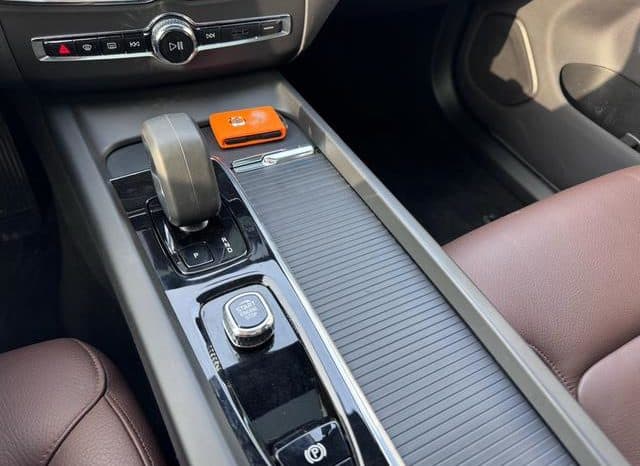 
								Volvo XC60, 2023 full									