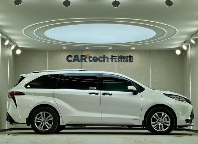 
								Toyota Sienna, 2022 full									
