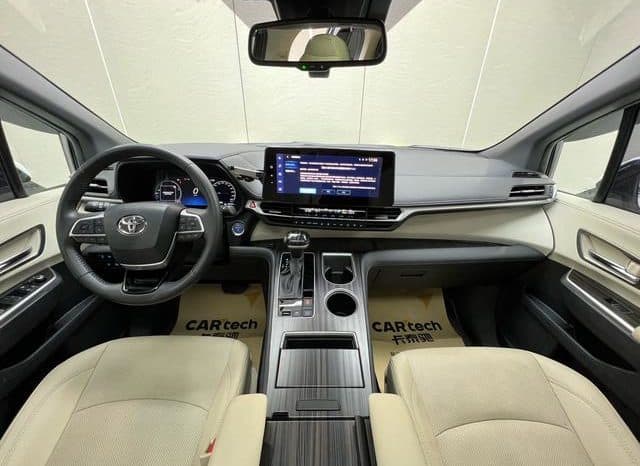 
								Toyota Sienna, 2022 full									