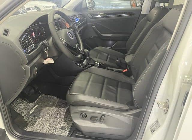 
								Volkswagen T-Roc, 2022 full									