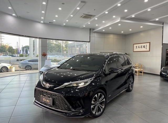 67d85b61d7f9a Toyota Granvia, 2023