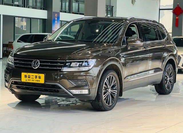 67d85bb5c17f9 Volkswagen Tiguan L, 2020