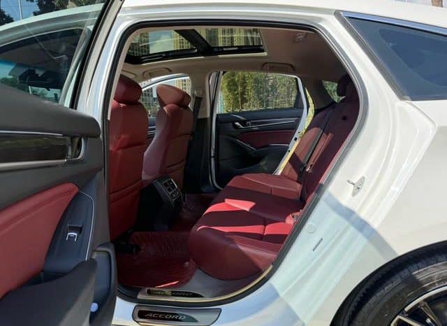 
								Honda Accord, 2022 full									