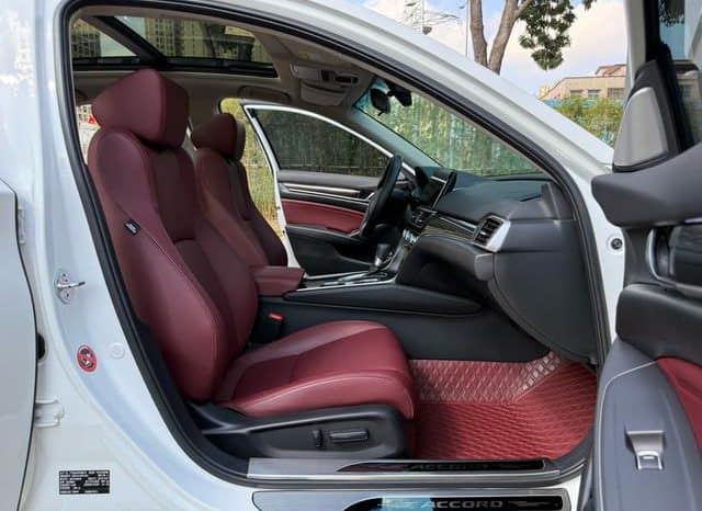 
								Honda Accord, 2022 full									