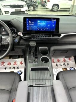 
										Toyota Sienna, 2023 full									