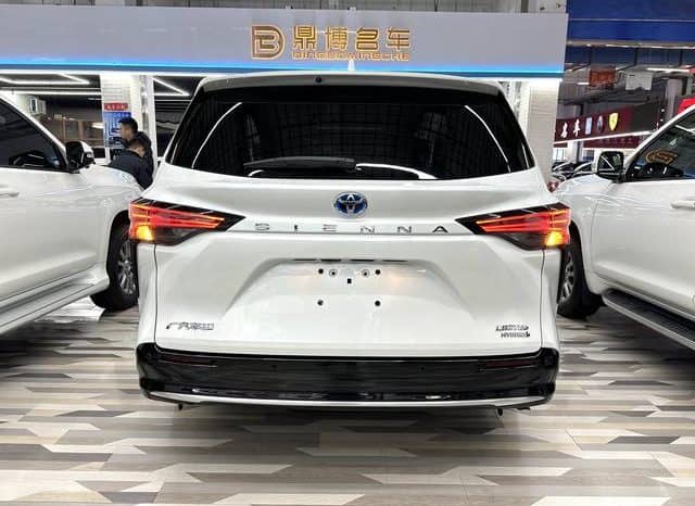 
								Toyota Sienna, 2023 full									