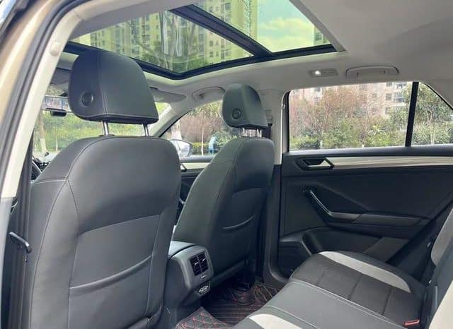 
								Volkswagen T-Roc, 2021 full									