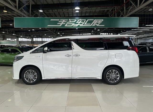 
								Toyota Vellfire (II), 2022 full									