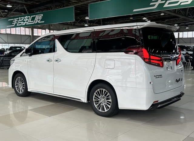 
								Toyota Vellfire (II), 2022 full									