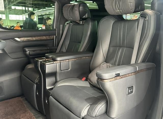 
								Toyota Vellfire (II), 2022 full									