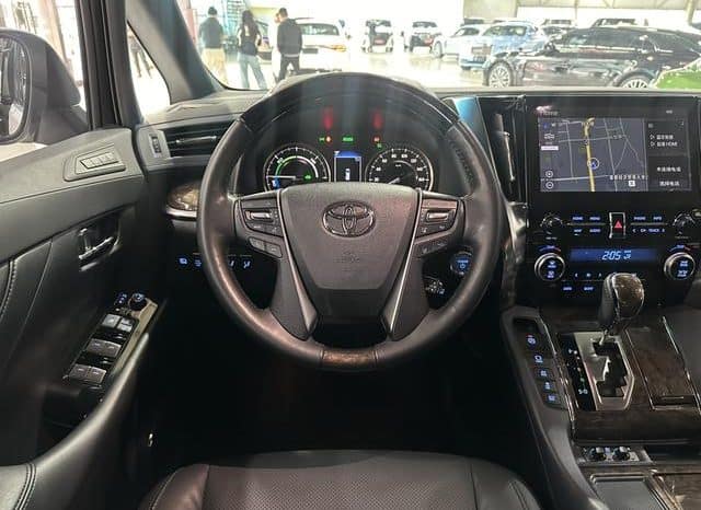 
								Toyota Vellfire (II), 2022 full									