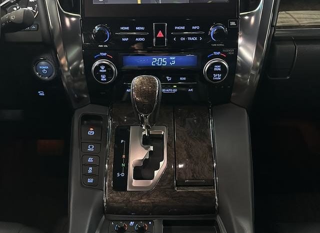 
								Toyota Vellfire (II), 2022 full									