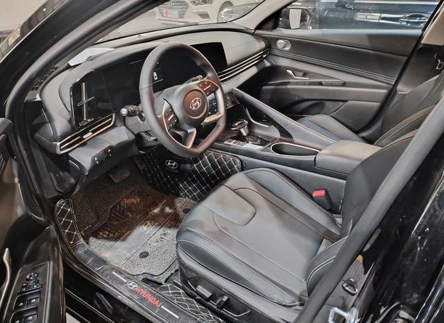 
								Hyundai Elantra (VII), 2023 full									