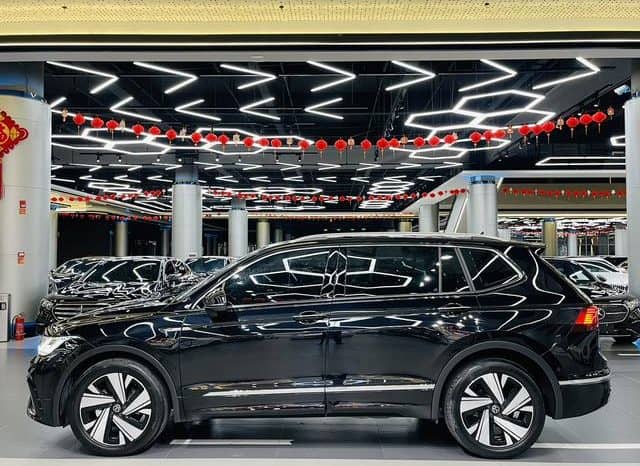 
								Volkswagen Tiguan L, 2023 full									