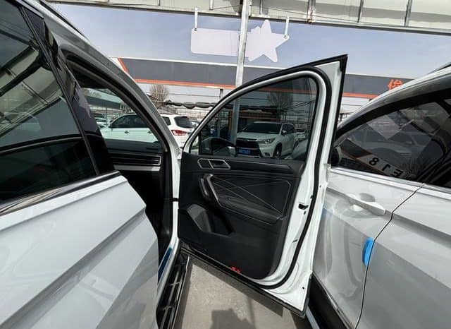 
								Volkswagen Tiguan L, 2023 full									