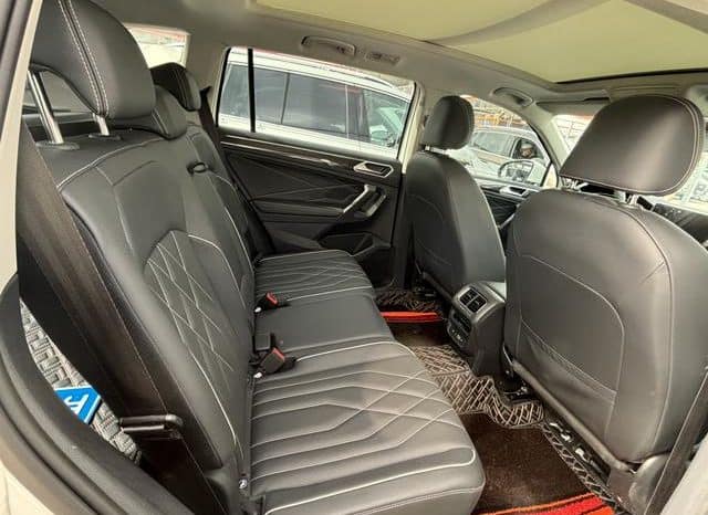 
								Volkswagen Tiguan L, 2023 full									