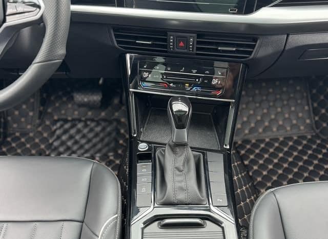 
								Volkswagen Passat, 2023 full									