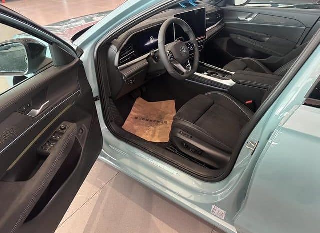 
								Volkswagen Passat, 2024 full									