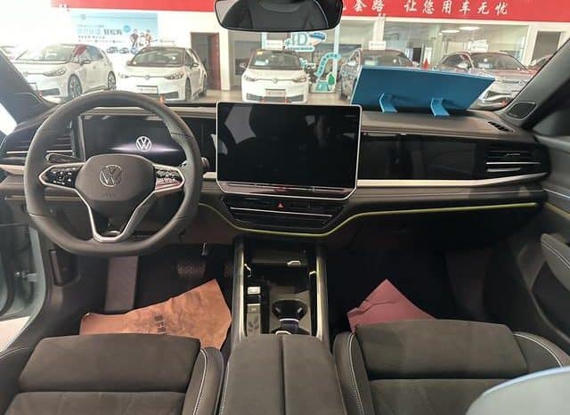 
								Volkswagen Passat, 2024 full									