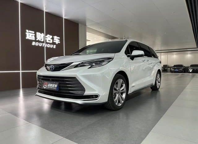 67d8c125caecf Toyota Sienna, 2024