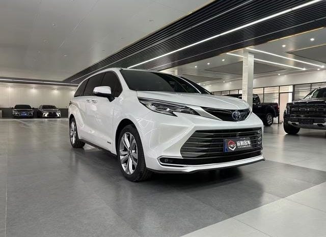 
								Toyota Sienna, 2024 full									