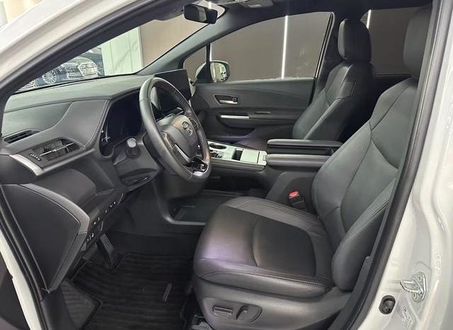 
								Toyota Sienna, 2024 full									
