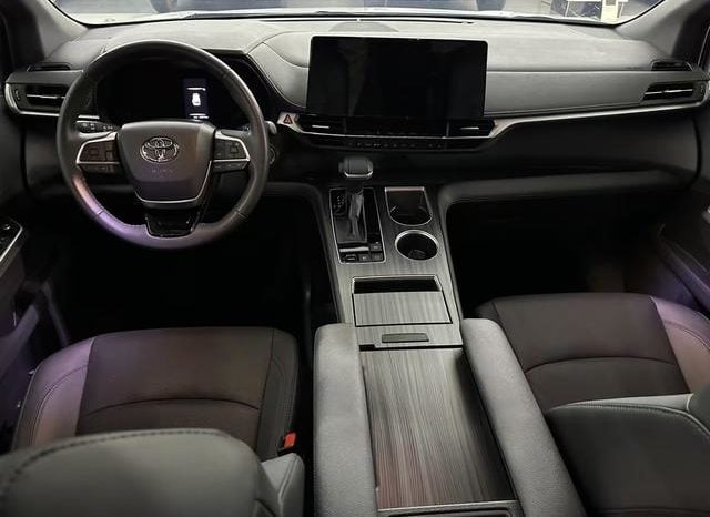 
								Toyota Sienna, 2024 full									