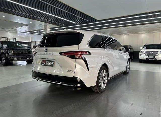 
								Toyota Sienna, 2024 full									