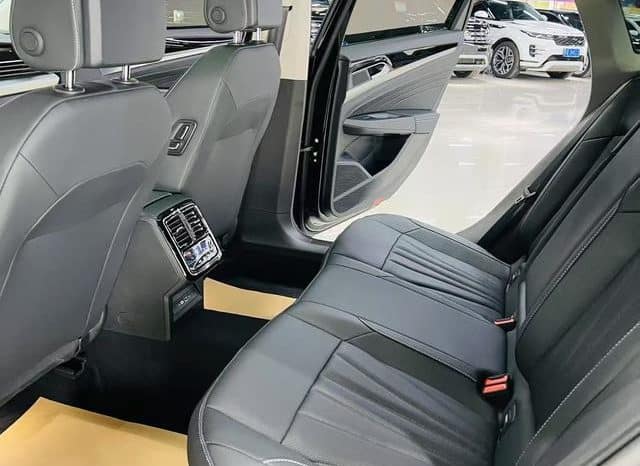 
								Volkswagen Passat, 2025 full									