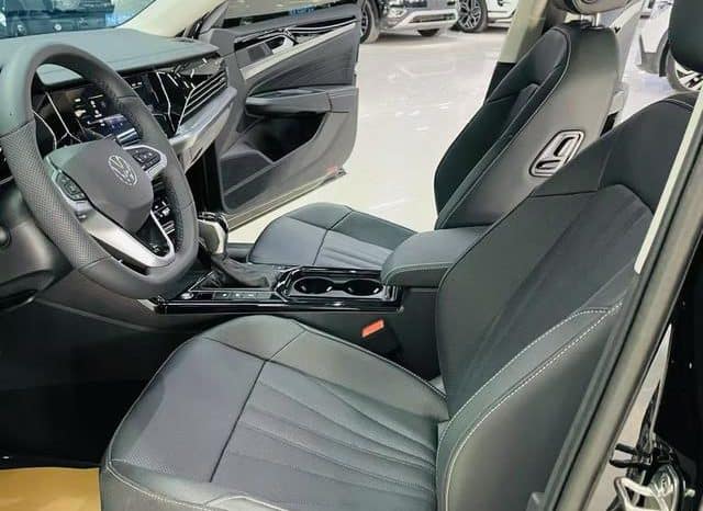 
								Volkswagen Passat, 2025 full									