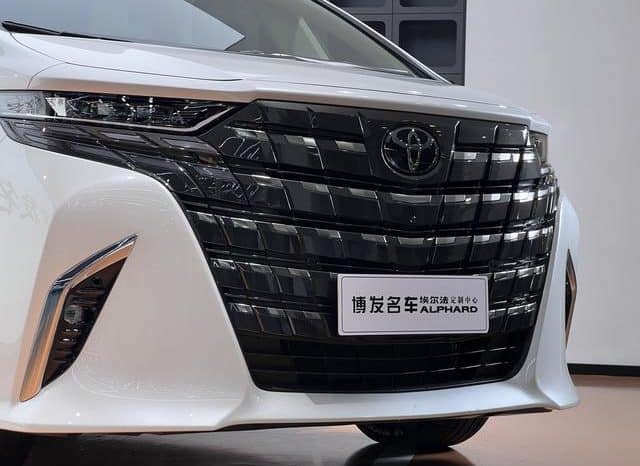 
								Toyota Vellfire (II), 2024 full									