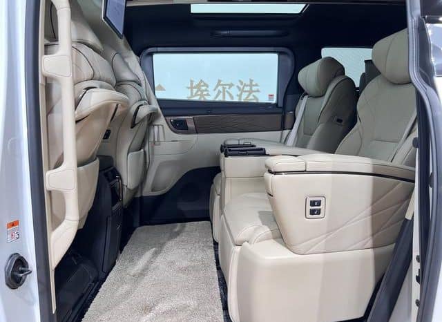 
								Toyota Vellfire (II), 2024 full									