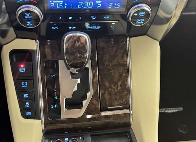 
								Toyota Vellfire (II), 2022 full									
