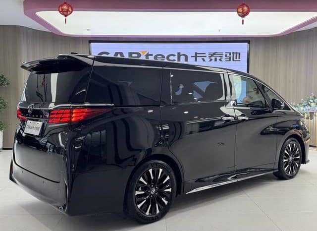 
								Toyota Vellfire (II), 2024 full									