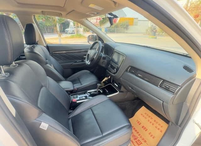 
								Mitsubishi Outlander II, 2020 full									