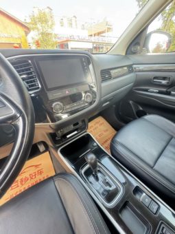 
										Mitsubishi Outlander II, 2020 full									