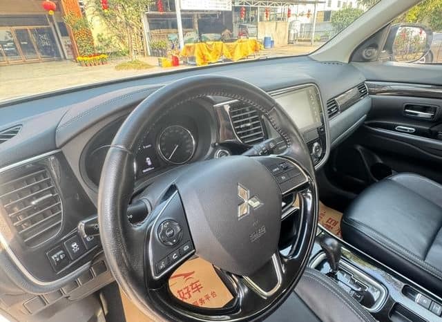 
								Mitsubishi Outlander II, 2020 full									