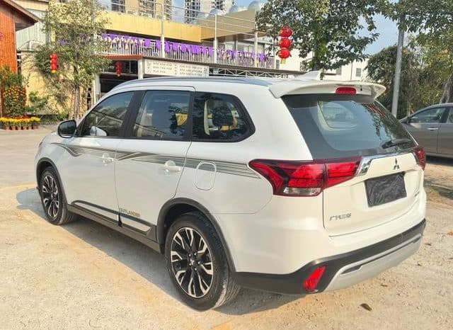 
								Mitsubishi Outlander II, 2020 full									