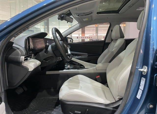 
								Hyundai Elantra (VII), 2021 full									