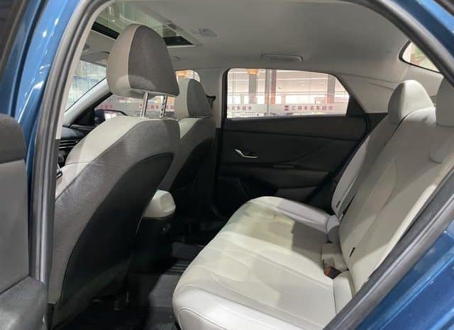 
								Hyundai Elantra (VII), 2021 full									
